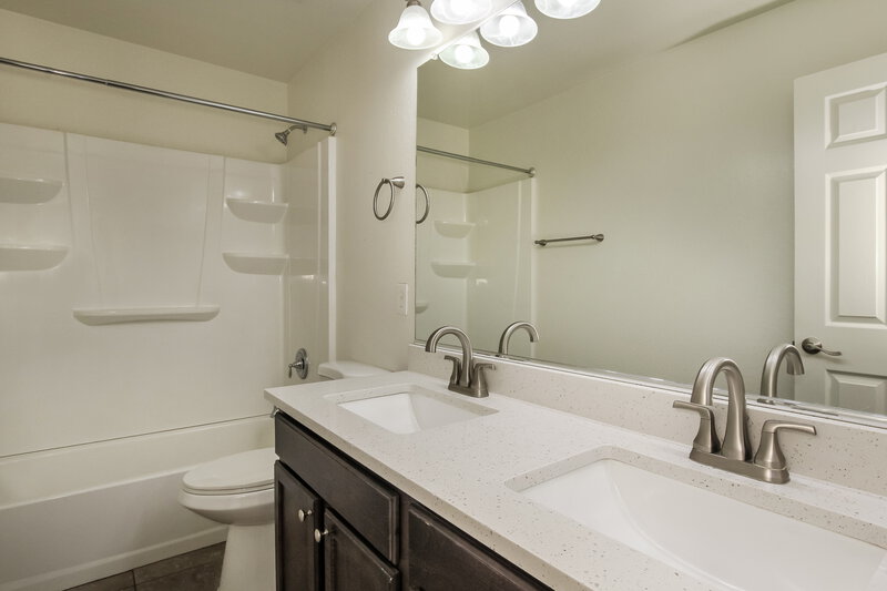 2,485/Mo, 8889 W Cameron Dr Peoria, AZ 85345 Bathroom View