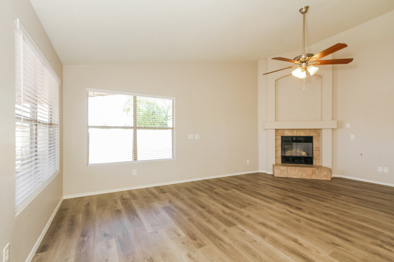 2,225/Mo, 1745 N 125th Dr Avondale, AZ 85392 Living Room View