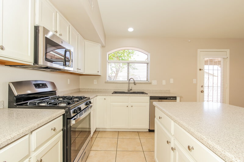 2,225/Mo, 1745 N 125th Dr Avondale, AZ 85392 Kitchen View