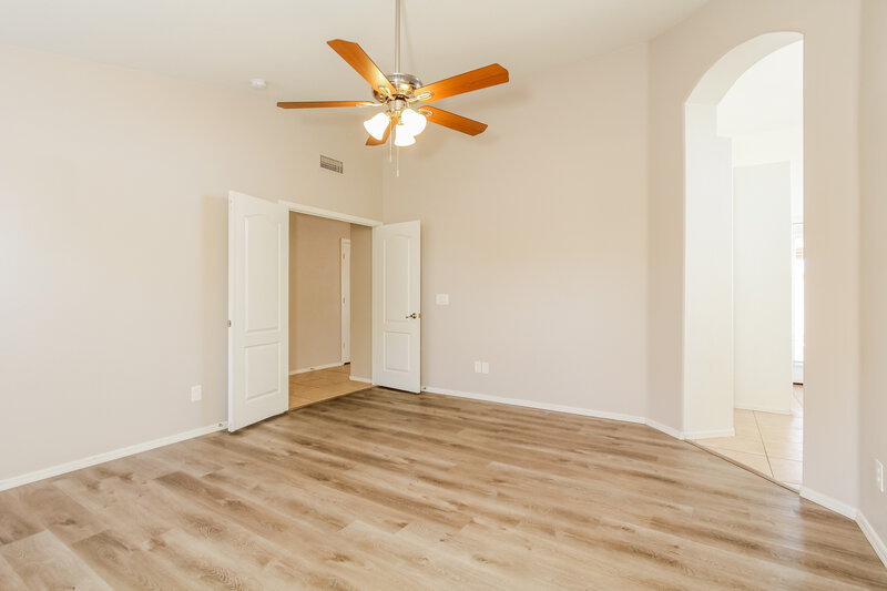 2,225/Mo, 1745 N 125th Dr Avondale, AZ 85392 Main Bedroom View 2