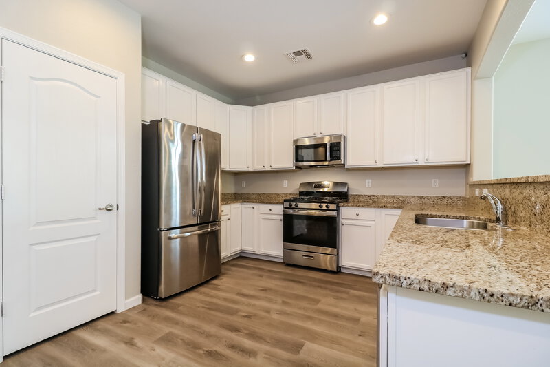 2,240/Mo, 17577 W Lilac St Goodyear, AZ 85338 Kitchen View