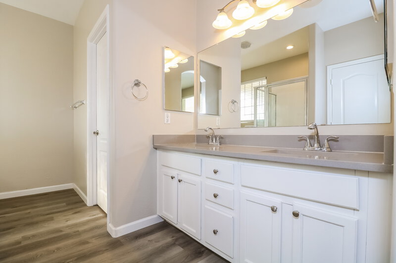 2,240/Mo, 17577 W Lilac St Goodyear, AZ 85338 Main Bathroom View