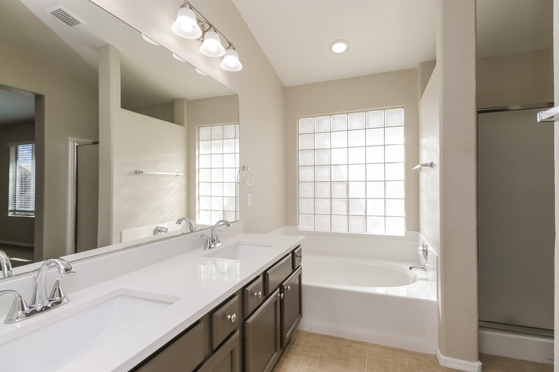 2,385/Mo, 3526 N Ravine Mesa, AZ 85215 Main Bathroom View