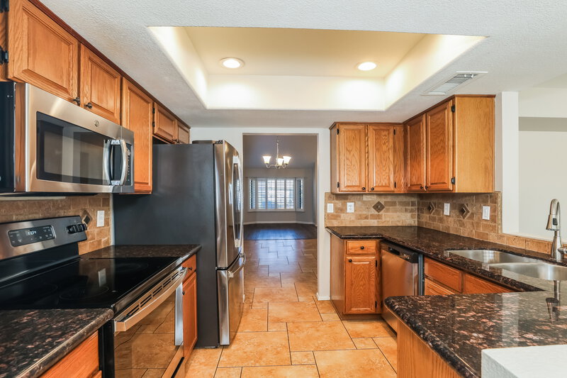 2,595/Mo, 7519 W Sequoia Dr Glendale, AZ 85308 Kitchen View 2