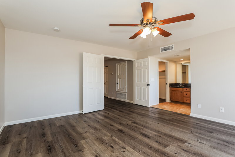 2,595/Mo, 7519 W Sequoia Dr Glendale, AZ 85308 Main Bedroom View 2