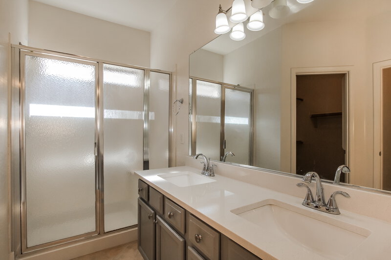 2,160/Mo, 2523 W Amber Sun Dr Phoenix, AZ 85085 Main Bathroom View