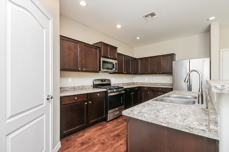 1,970/Mo, 4208 S 82nd Ln Phoenix, AZ 85043 Kitchen View