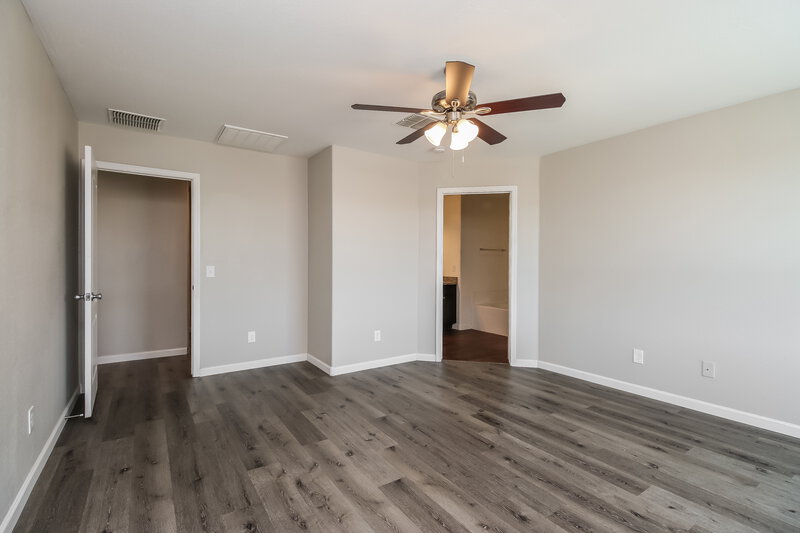 1,970/Mo, 4208 S 82nd Ln Phoenix, AZ 85043 Main Bedroom View