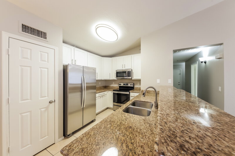 1,840/Mo, 12939 W Port Royale Ln El Mirage, AZ 85335 Kitchen View