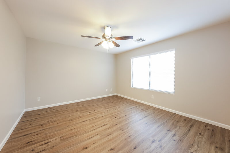 1,840/Mo, 12939 W Port Royale Ln El Mirage, AZ 85335 Main Bedroom View