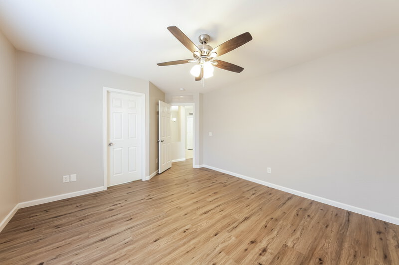 1,840/Mo, 12939 W Port Royale Ln El Mirage, AZ 85335 Main Bedroom View 2