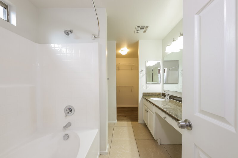 1,840/Mo, 12939 W Port Royale Ln El Mirage, AZ 85335 Main Bathroom View