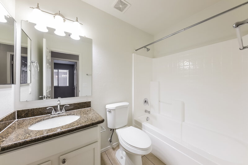 1,840/Mo, 12939 W Port Royale Ln El Mirage, AZ 85335 Bathroom View