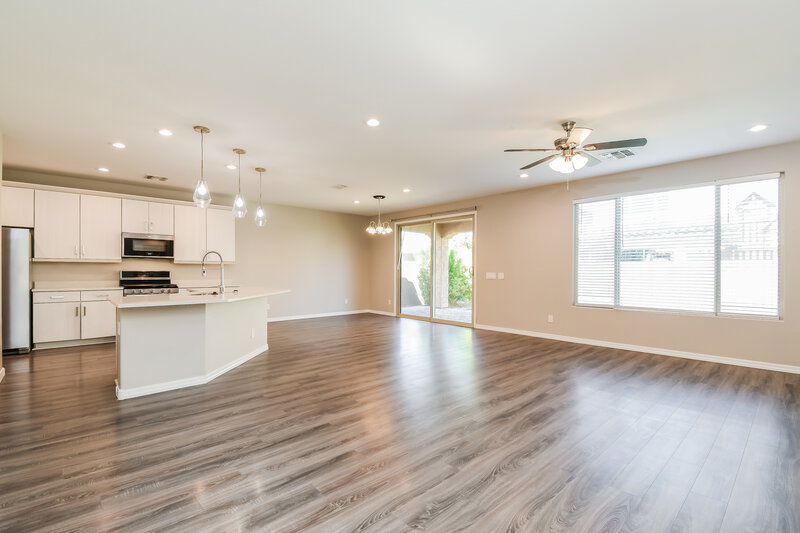 2,565/Mo, 9528 E Travertine Ave Mesa, AZ 85212 Living Room View 2
