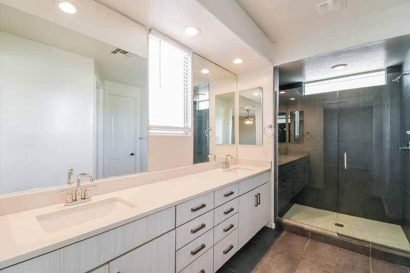 2,565/Mo, 9528 E Travertine Ave Mesa, AZ 85212 Main Bathroom View