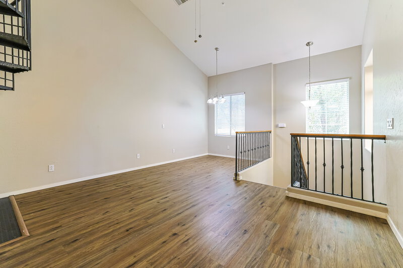 2,135/Mo, 163 W Tremaine Ct Gilbert, AZ 85233 Living Room View 2