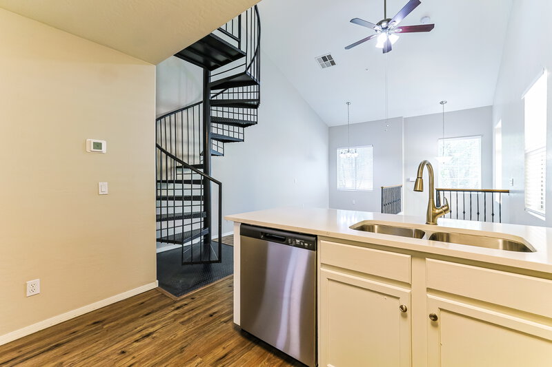 2,135/Mo, 163 W Tremaine Ct Gilbert, AZ 85233 Kitchen View 2