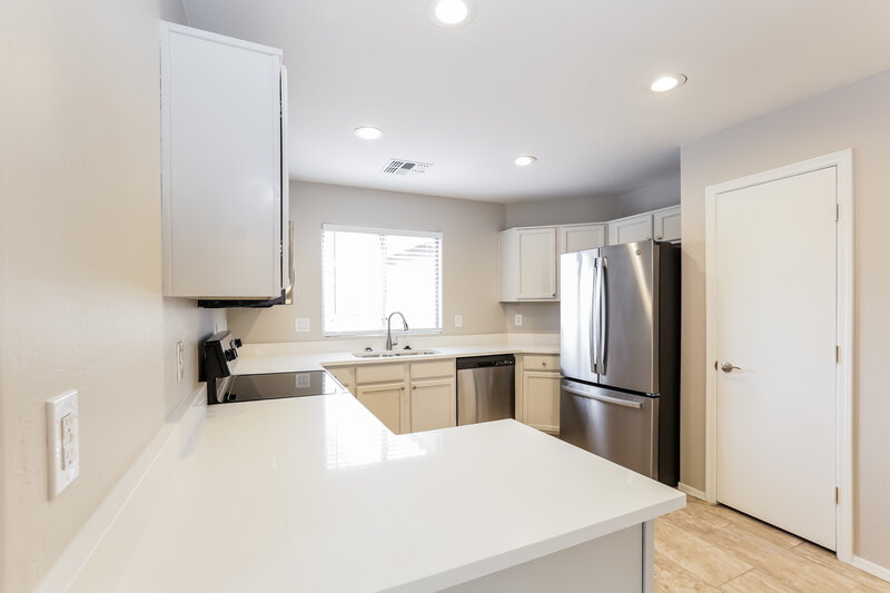 2,105/Mo, 7939 W Lumbee St Phoenix, AZ 85043 Kitchen View