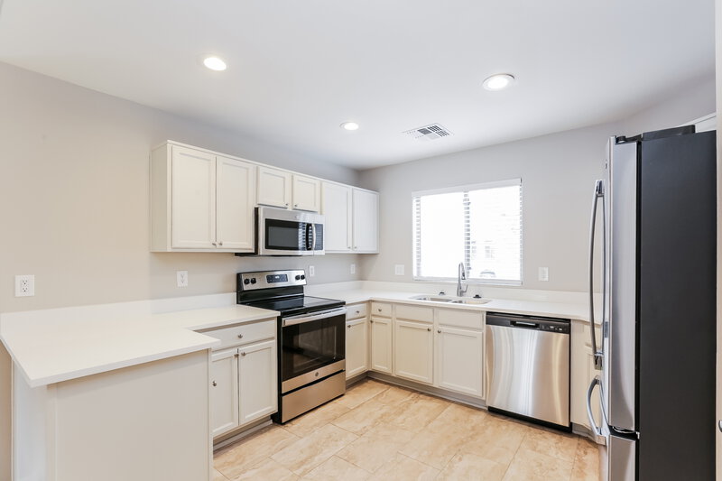 2,105/Mo, 7939 W Lumbee St Phoenix, AZ 85043 Kitchen View 2