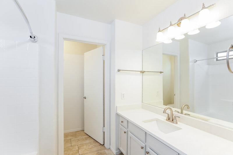 2,105/Mo, 7939 W Lumbee St Phoenix, AZ 85043 Main Bathroom View