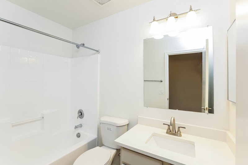 2,105/Mo, 7939 W Lumbee St Phoenix, AZ 85043 Bathroom View