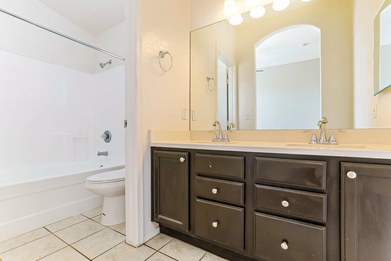 2,170/Mo, 7517 E Nopal Ave Mesa, AZ 85209 Main Bathroom View