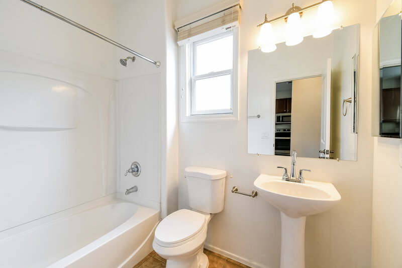 1,945/Mo, 4091 E Jasper Dr Gilbert, AZ 85296 Bathroom View