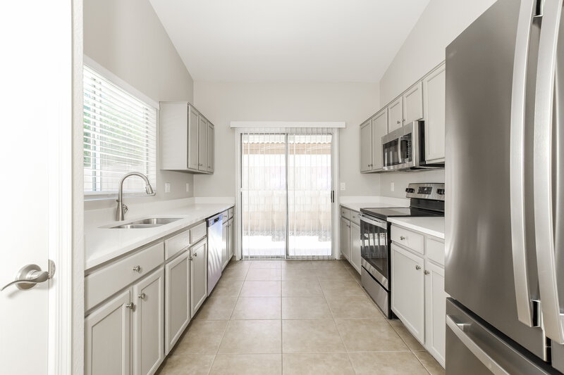 2,435/Mo, 20211 N 31st St Phoenix, AZ 85050 Kitchen View