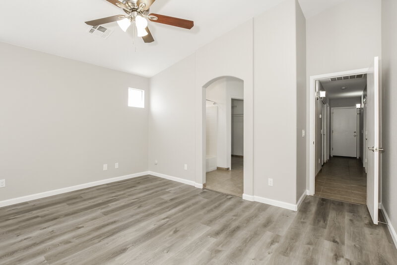 2,435/Mo, 20211 N 31st St Phoenix, AZ 85050 Main Bedroom View 2
