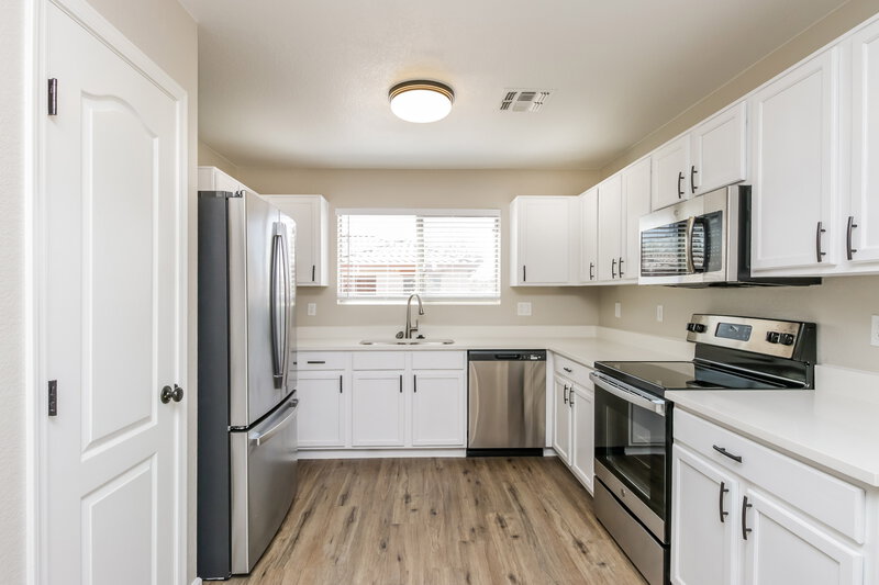 2,055/Mo, 6079 S Wilson Dr Chandler, AZ 85249 Kitchen View