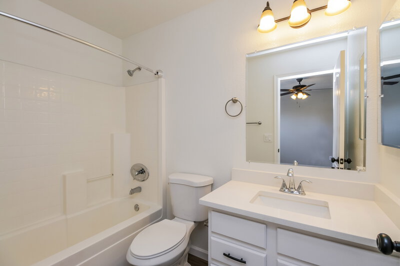 2,055/Mo, 6079 S Wilson Dr Chandler, AZ 85249 Main Bathroom View