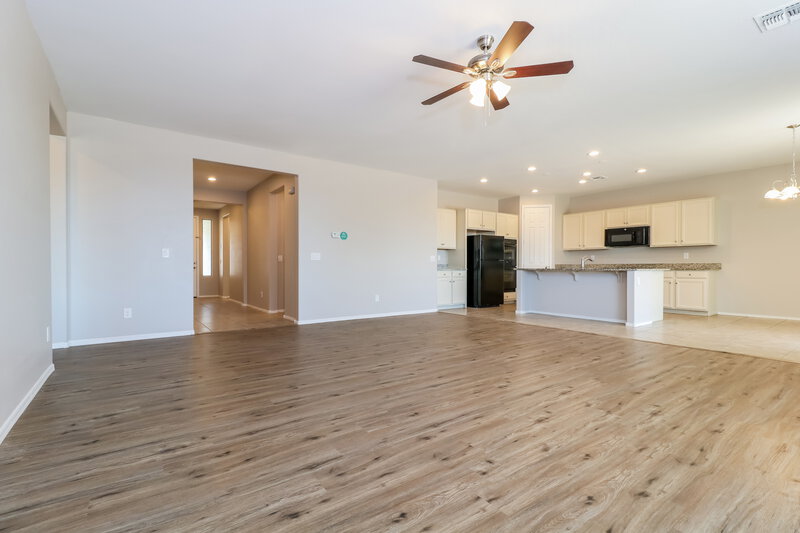 2,775/Mo, 6114 S 30th Ln Phoenix, AZ 85041 Living Room View 2