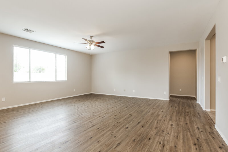 2,495/Mo, 6114 S 30th Ln Phoenix, AZ 85041 Living Room View 3