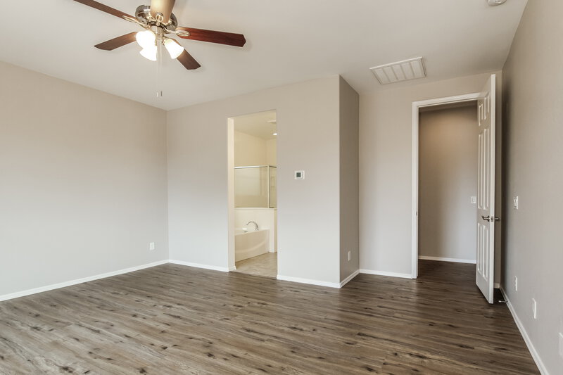 2,495/Mo, 6114 S 30th Ln Phoenix, AZ 85041 Main Bedroom View 2