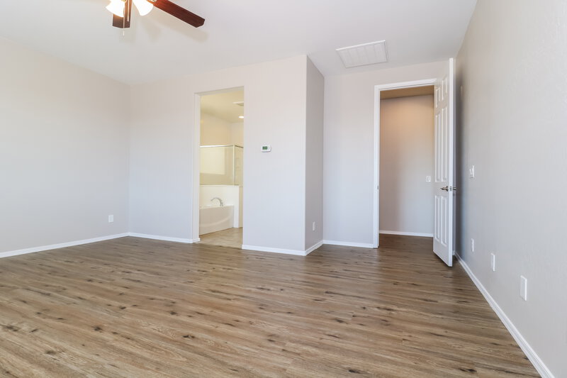 2,775/Mo, 6114 S 30th Ln Phoenix, AZ 85041 Main Bedroom View 2