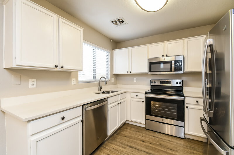 2,030/Mo, 2638 E Valencia Dr Phoenix, AZ 85042 Kitchen View