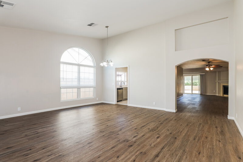 2,390/Mo, 23837 N 40th Dr Glendale, AZ 85310 Living Room View