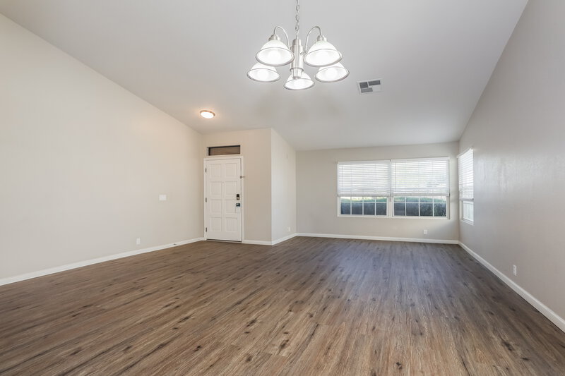 2,390/Mo, 23837 N 40th Dr Glendale, AZ 85310 Dining Room View