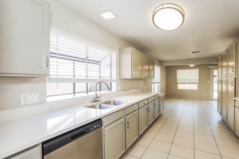 2,390/Mo, 23837 N 40th Dr Glendale, AZ 85310 Kitchen View 2