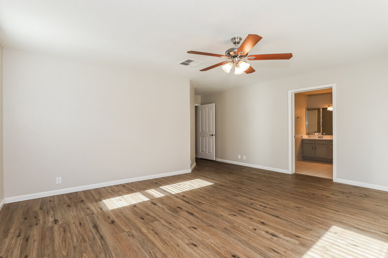 2,390/Mo, 23837 N 40th Dr Glendale, AZ 85310 Main Bedroom View 2