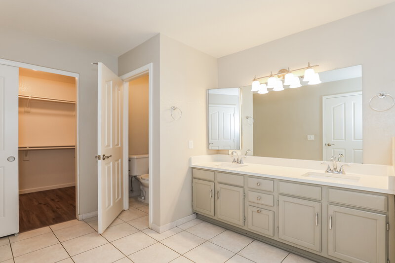 2,390/Mo, 23837 N 40th Dr Glendale, AZ 85310 Main Bathroom View 2