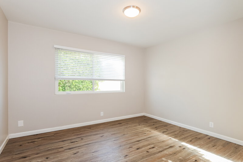 2,390/Mo, 23837 N 40th Dr Glendale, AZ 85310 Bedroom View 2