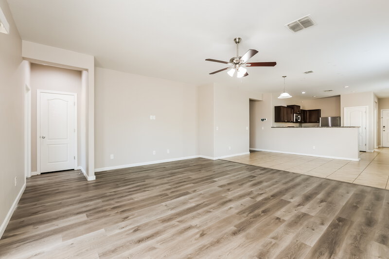 2,225/Mo, 4216 S 82nd Ln Phoenix, AZ 85043 Living Room View