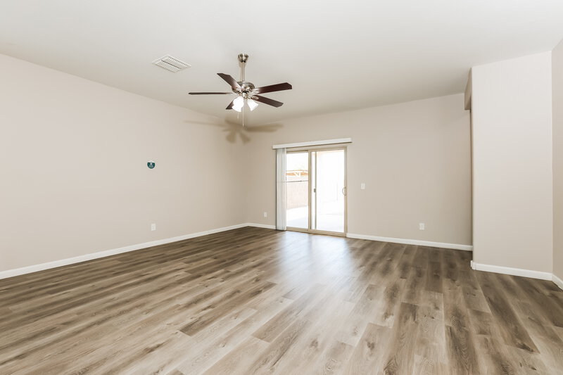 2,225/Mo, 4216 S 82nd Ln Phoenix, AZ 85043 Living Room View 2