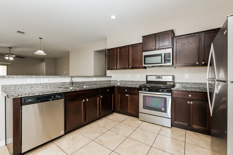 2,225/Mo, 4216 S 82nd Ln Phoenix, AZ 85043 Kitchen View