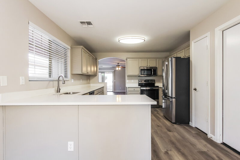 2,060/Mo, 4340 W Alta Vista Rd Laveen, AZ 85339 Kitchen View