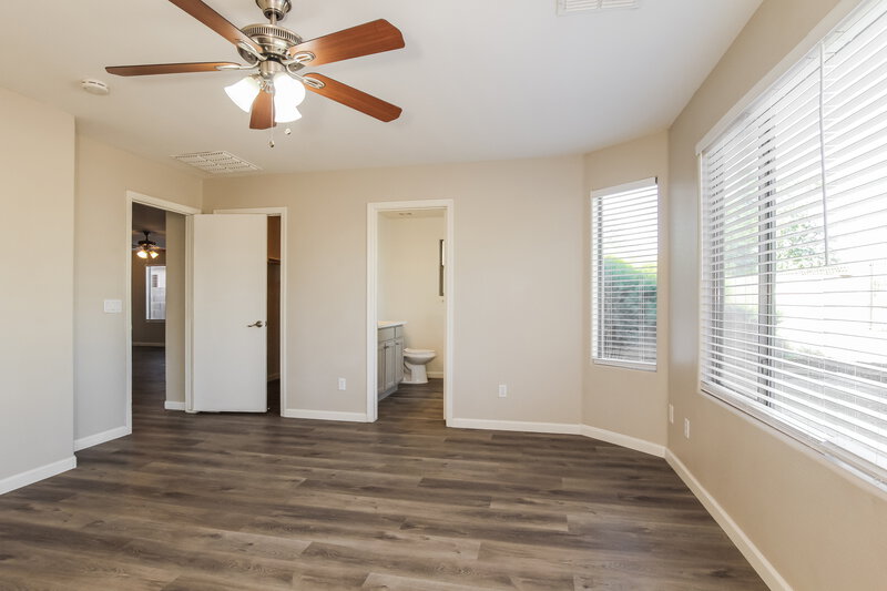 2,060/Mo, 4340 W Alta Vista Rd Laveen, AZ 85339 Main Bedroom View 2