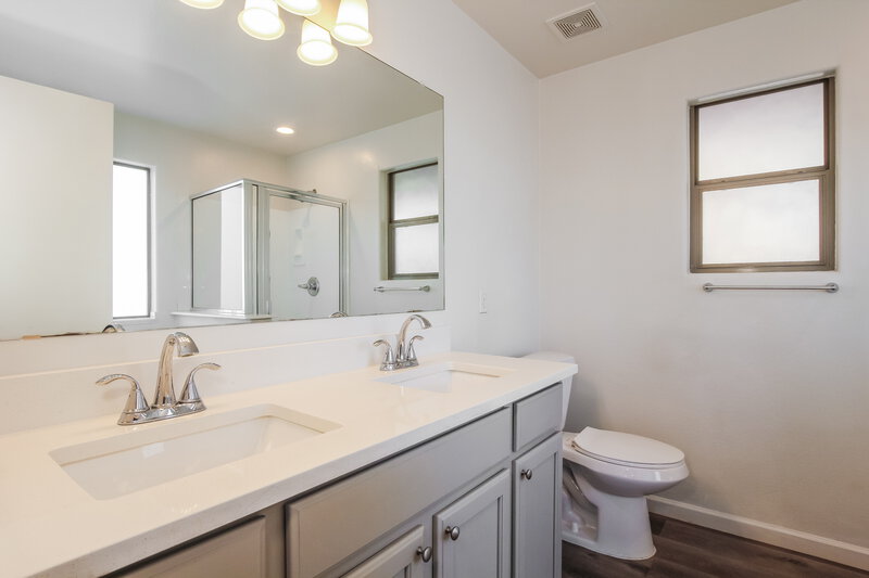 2,060/Mo, 4340 W Alta Vista Rd Laveen, AZ 85339 Main Bathroom View