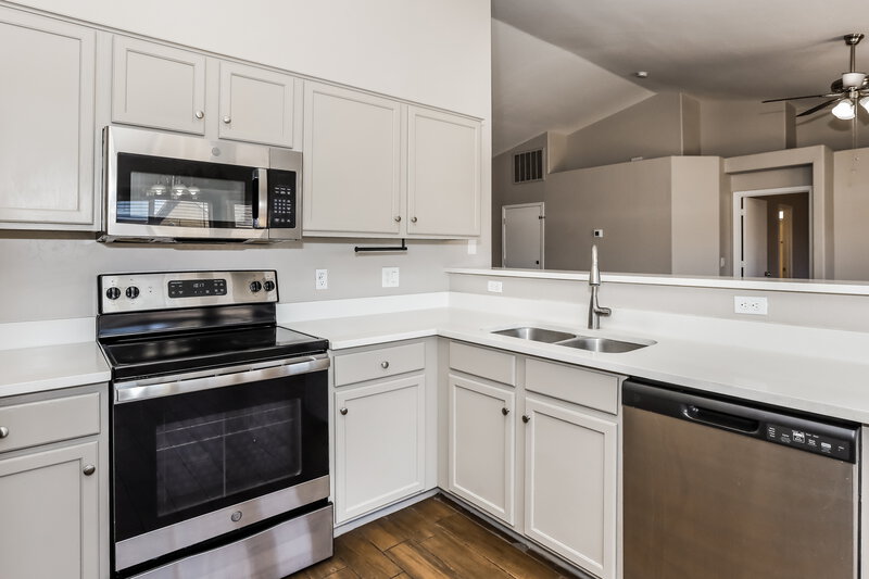 1,855/Mo, 523 N Bailey Cir Mesa, AZ 85207 Kitchen View 2