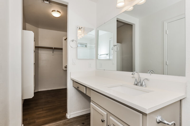 1,855/Mo, 523 N Bailey Cir Mesa, AZ 85207 Main Bathroom View 2